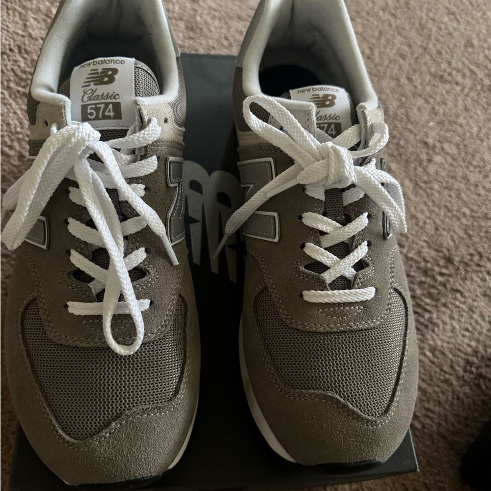 New Balance - Picture 2 of 5